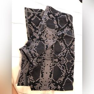 Lululemon size 6 crop leggings